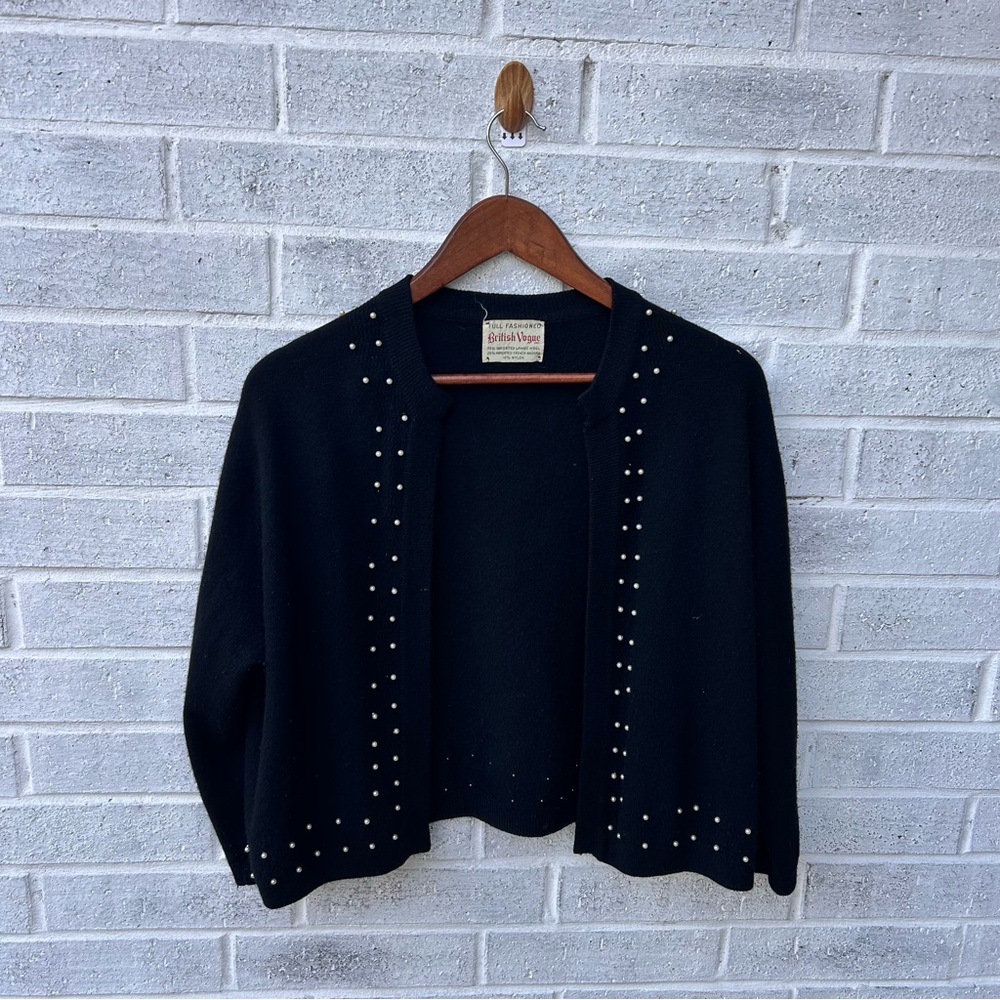 Vintage British Vogue Sweater-Fits like a M 70% imported lambs Wool